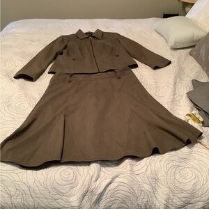 Ladies brown suit.